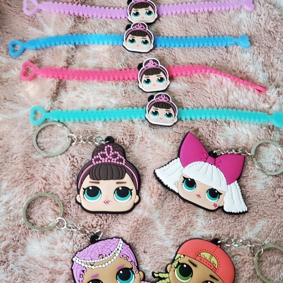 NEW SET OF 8 LOL SURPRISE KEYCHAINS BRACELETS - Picture 2 of 7
